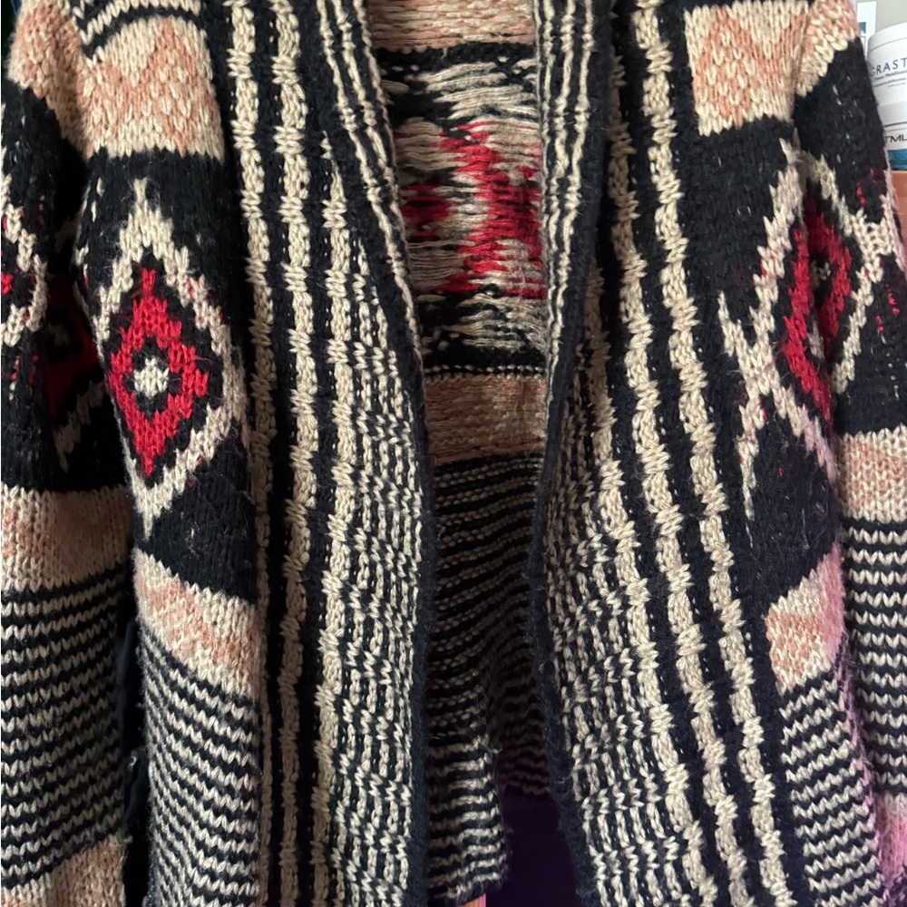 BKE Black and Cream Geometric Cardigan
